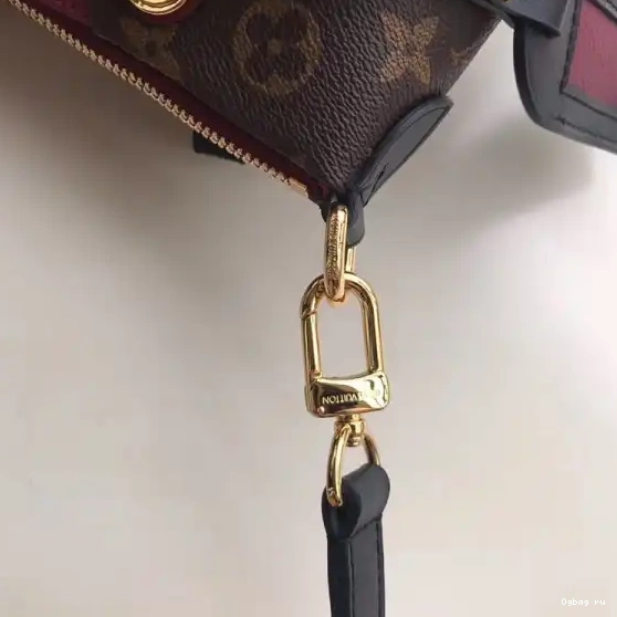 Louis TOTE Vuitton V MM 0421